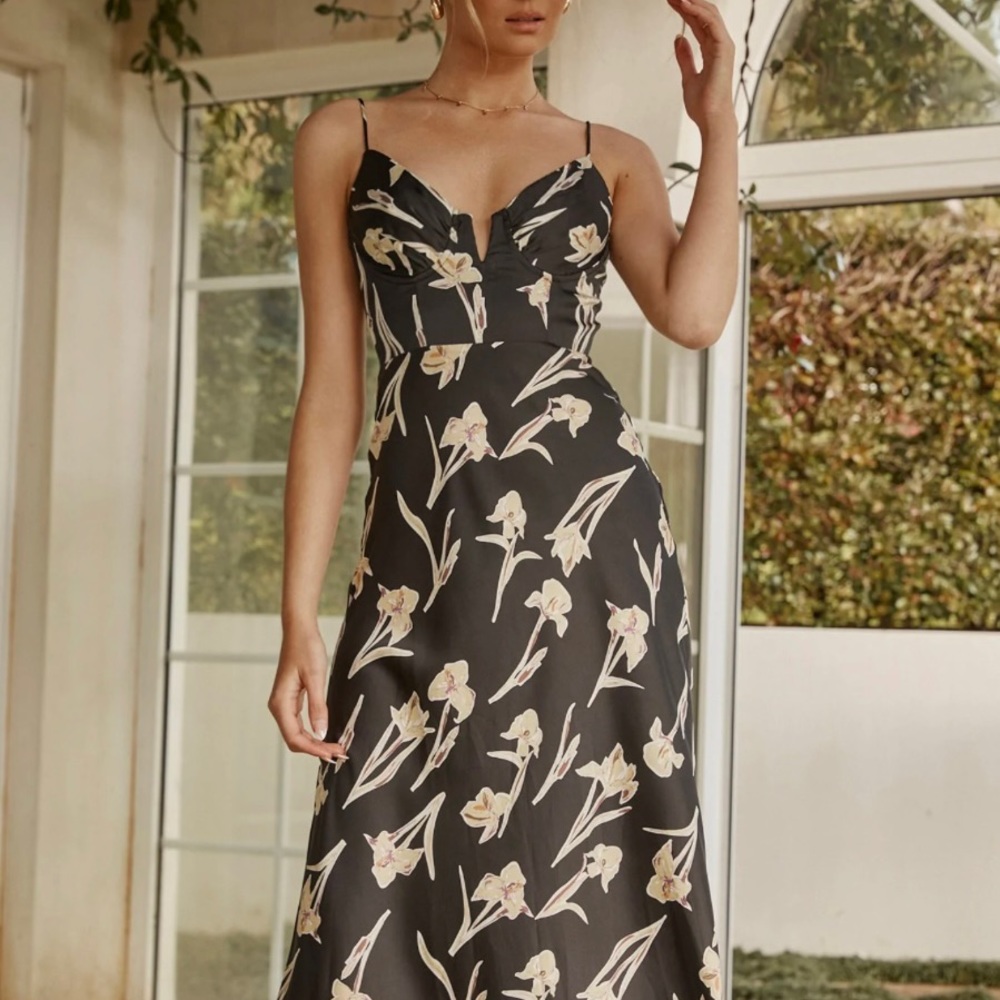 Selfie Leslie Lake Como Fitted Bodice cami strap midi dress orchid print black